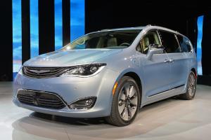 2016 Chrysler Pacifica Hybrid